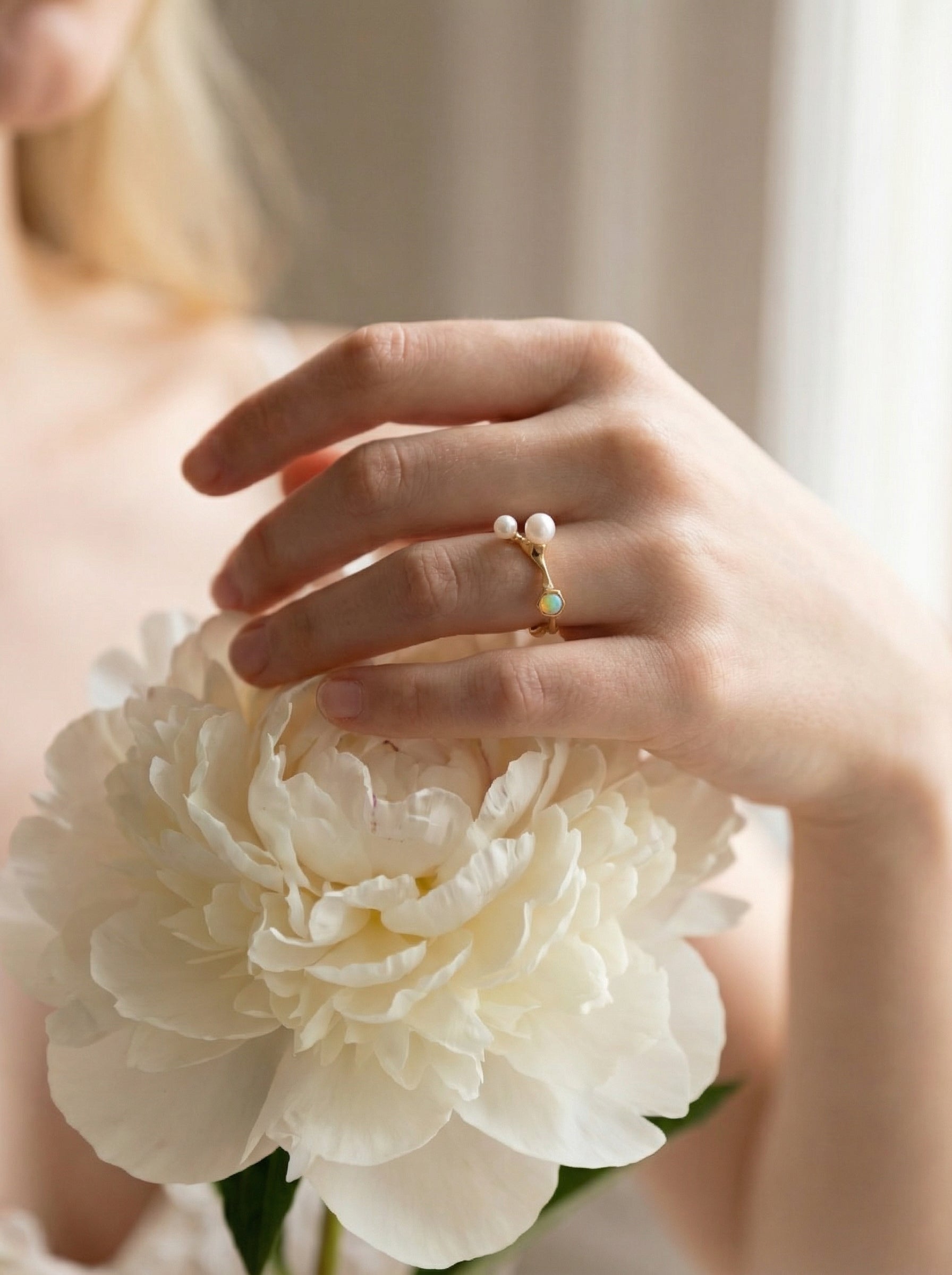 Efemera Aurivelle ring - organic gold with pearls